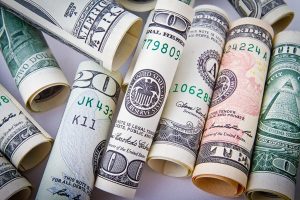 Bitcoin już po 8000 dolarów